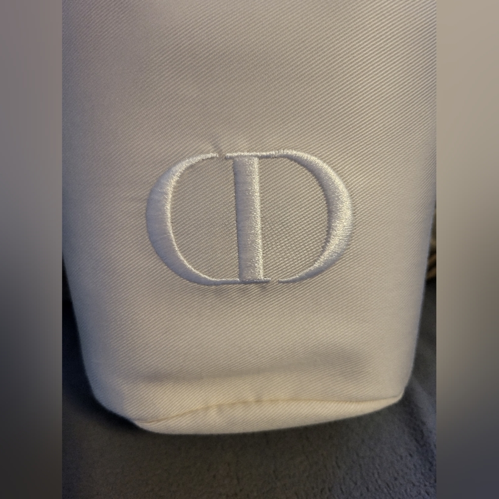 Dior Beaute Drawstring Pouch - Picture 6 of 9